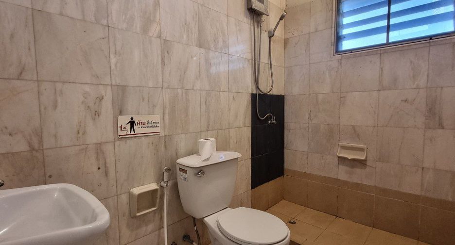 For rent 7 bedrooms retail Space in Bang Lamung, Chonburi