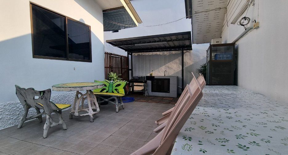 For rent 7 bedrooms retail Space in Bang Lamung, Chonburi