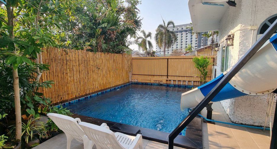 For rent 7 bedrooms retail Space in Bang Lamung, Chonburi