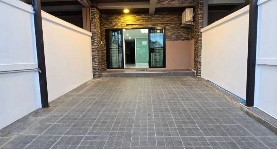 For sale 4 bedrooms house in Bang Lamung, Chonburi