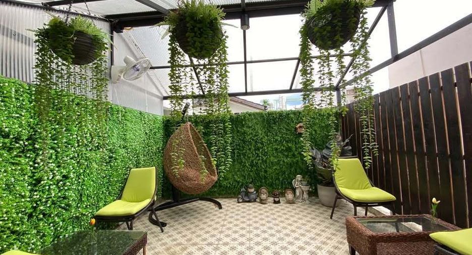 For sale 4 bedrooms retail Space in Mueang Chiang Mai, Chiang Mai