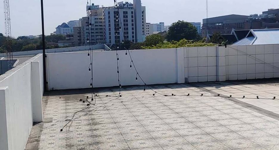 For sale 4 bedrooms retail Space in Mueang Chiang Mai, Chiang Mai