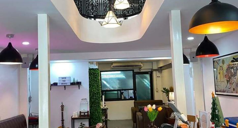 For sale 4 bedrooms retail Space in Mueang Chiang Mai, Chiang Mai
