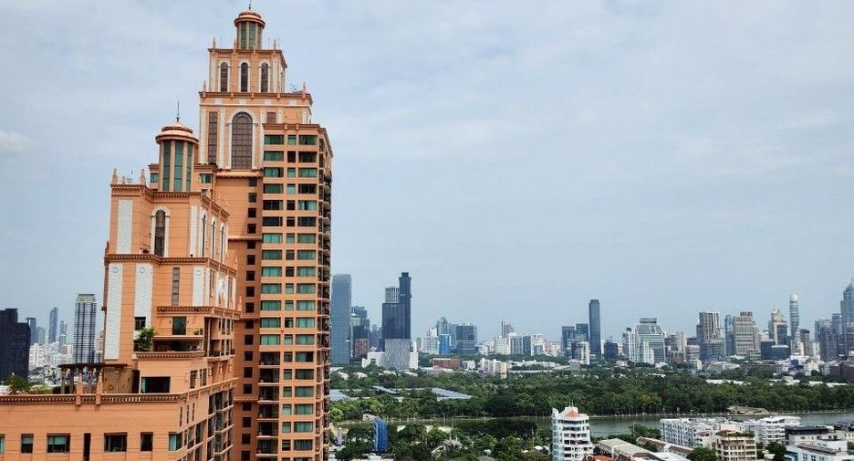 For rent 2 bedrooms condo in Khlong Toei, Bangkok