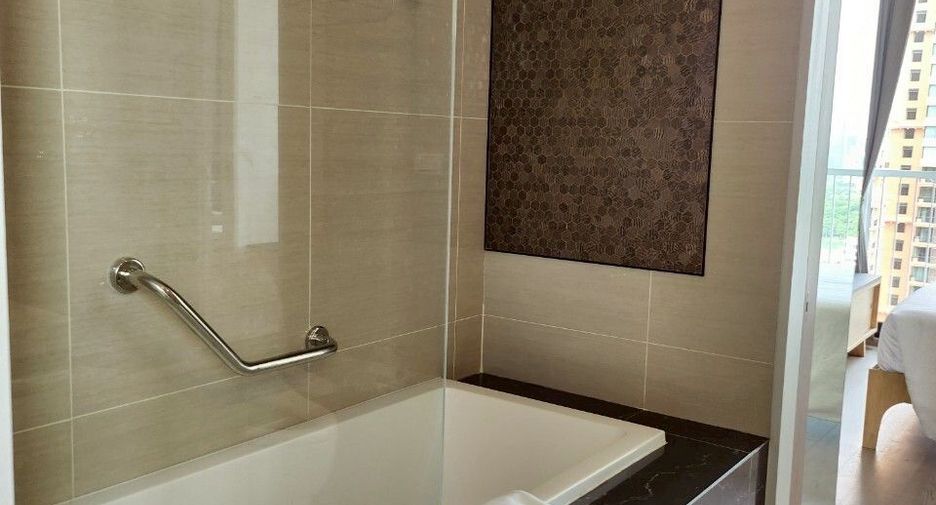 For rent 2 bedrooms condo in Khlong Toei, Bangkok