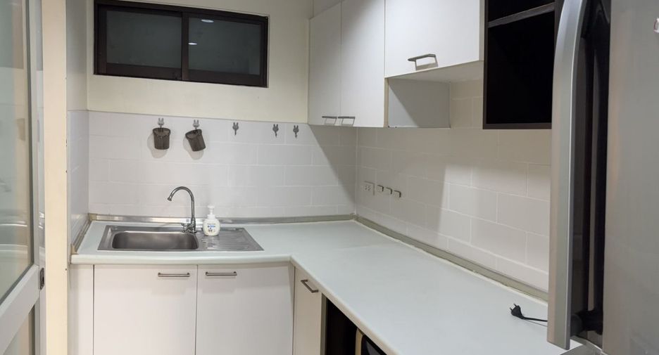 For rent 2 bedrooms condo in Yan Nawa, Bangkok