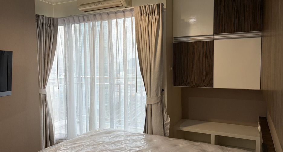 For rent 2 bedrooms condo in Yan Nawa, Bangkok