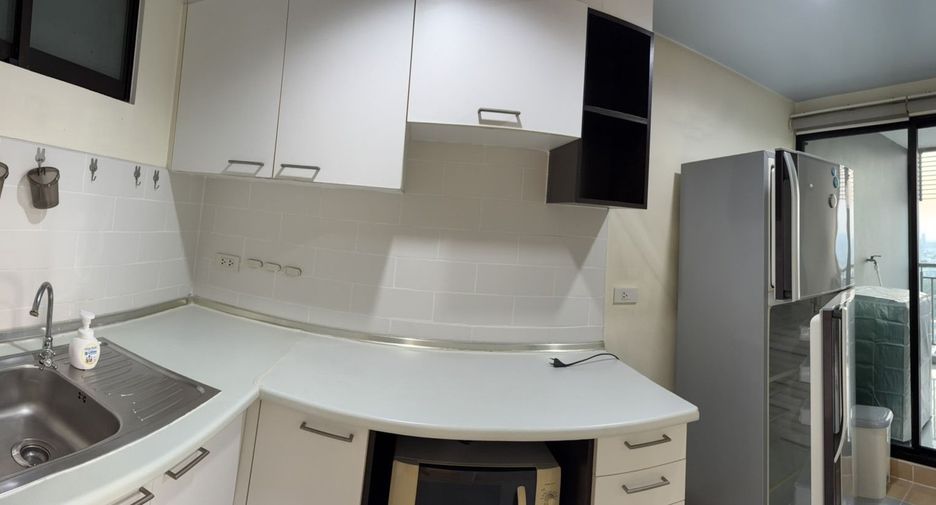 For rent 2 bedrooms condo in Yan Nawa, Bangkok