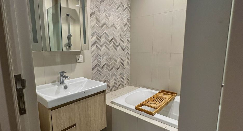 For rent 1 bed condo in Khlong Toei, Bangkok