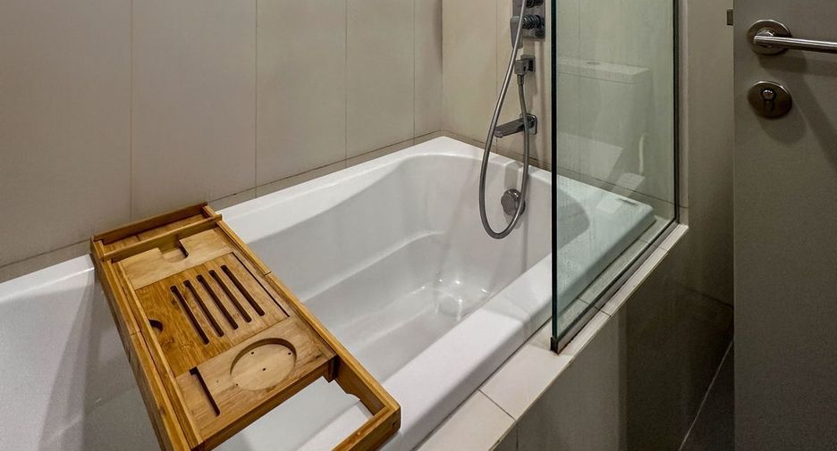 For rent 1 bed condo in Khlong Toei, Bangkok