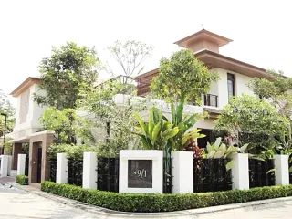 À louer 3 chambres maison à Suan Luang, Bangkok