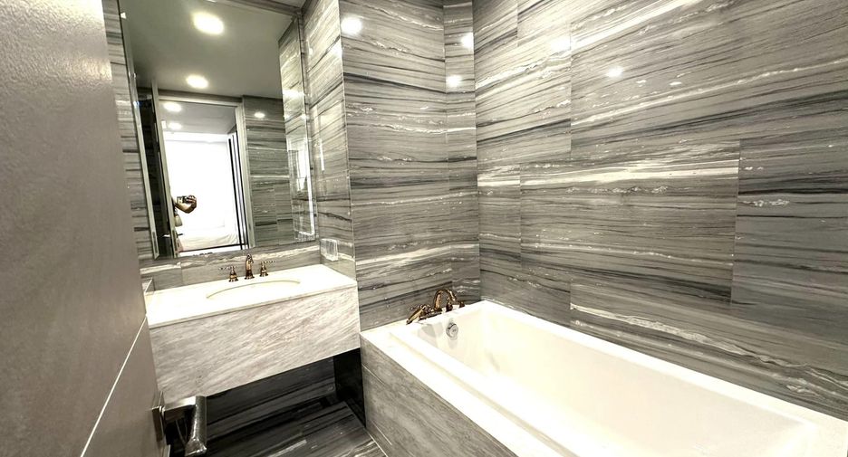 For rent 2 bedrooms condo in Watthana, Bangkok