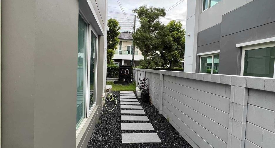 Casa en venta y en alquiler de 4 habitaciones en Lat Krabang, Bangkok