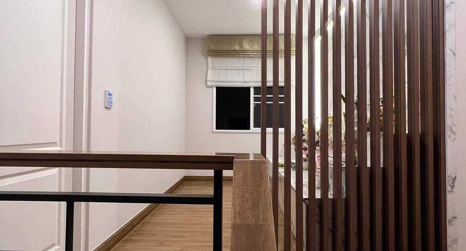 Casa en venta y en alquiler de 4 habitaciones en Lat Krabang, Bangkok