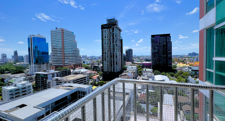 For sale 2 bedrooms condo in Khlong Toei, Bangkok