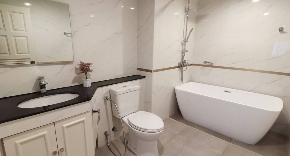 Wohnung zur Miete mit 2 Zimmer in Khlong Toei, Bangkok