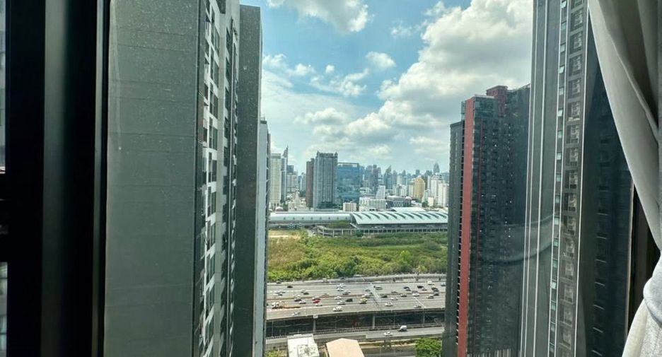 À louer studio condo à Huai Khwang, Bangkok