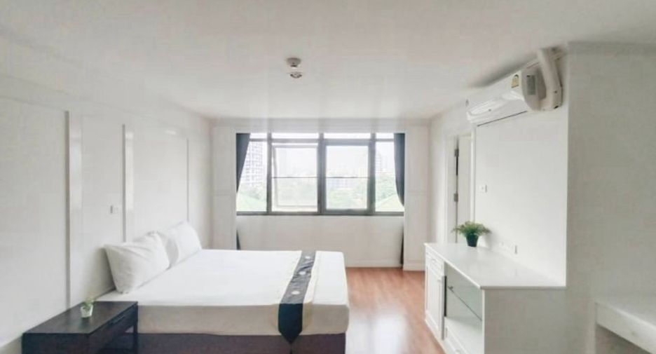 For rent 3 bedrooms condo in Watthana, Bangkok