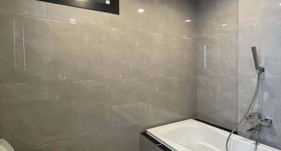 Condo en alquiler de 2 habitaciones en Huai Khwang, Bangkok
