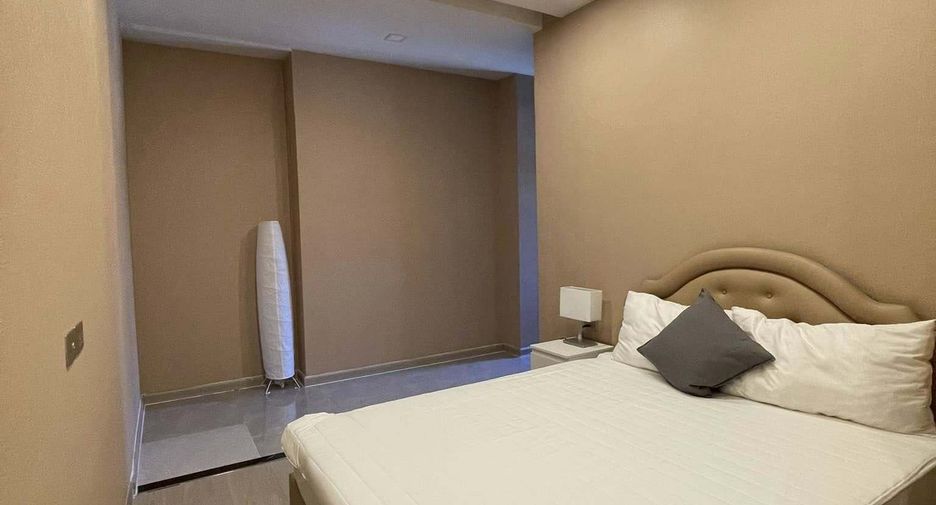 Condo en alquiler de 2 habitaciones en Huai Khwang, Bangkok