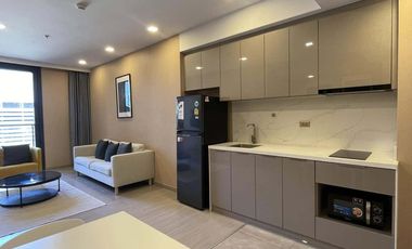 Condo en alquiler de 2 habitaciones en Huai Khwang, Bangkok