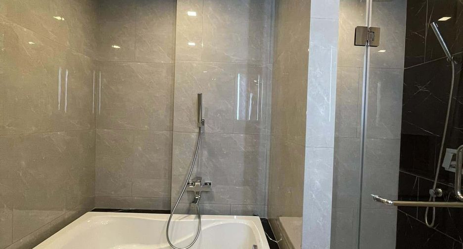 Condo en alquiler de 2 habitaciones en Huai Khwang, Bangkok