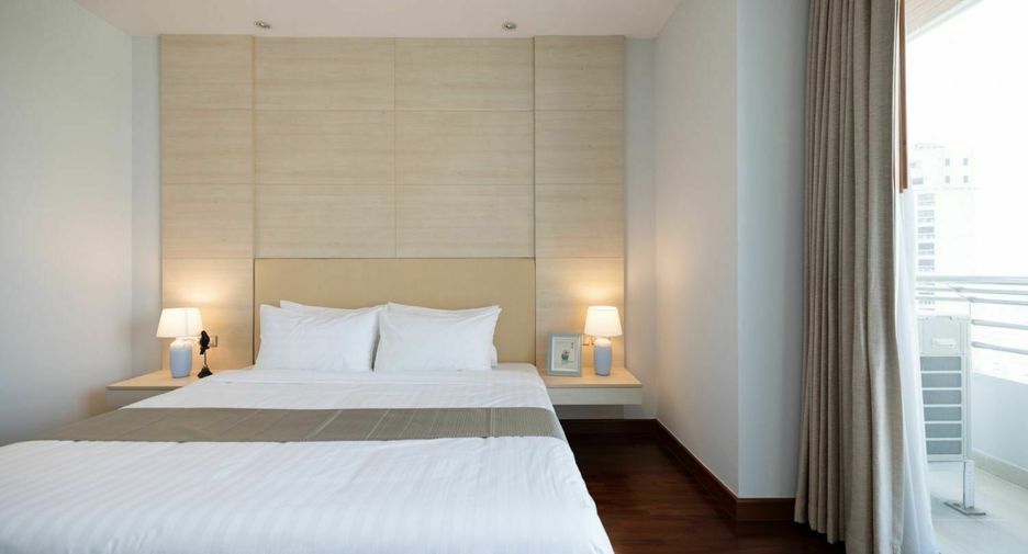 For rent 2 bedrooms apartment in Khlong Toei, Bangkok