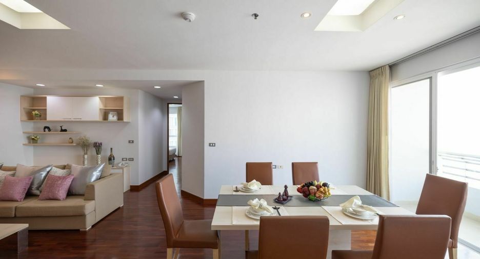 For rent 2 bedrooms apartment in Khlong Toei, Bangkok