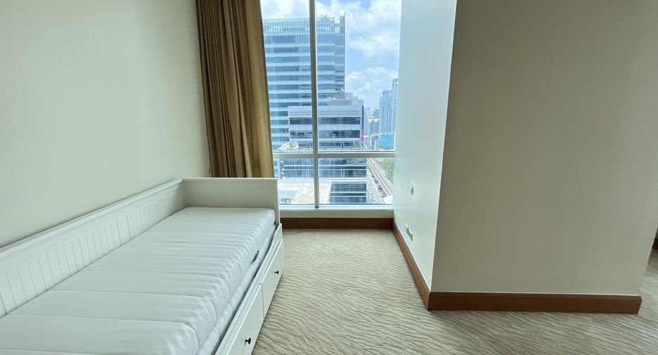 For rent 3 bedrooms condo in Sathon, Bangkok