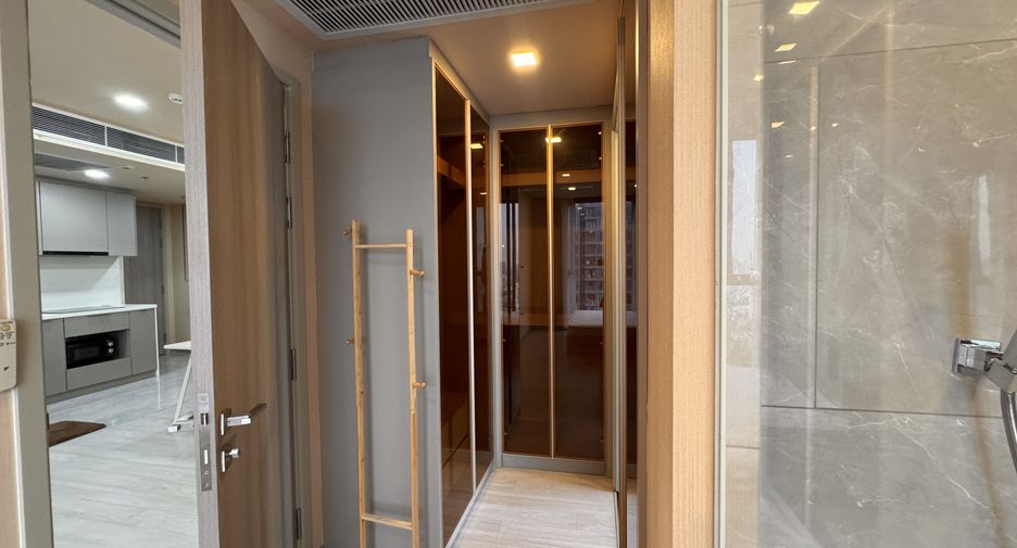 Wohnung zur Miete mit 2 Zimmer in Huai Khwang, Bangkok