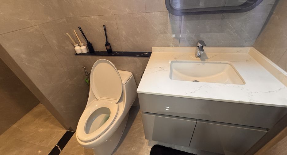 Wohnung zur Miete mit 2 Zimmer in Huai Khwang, Bangkok