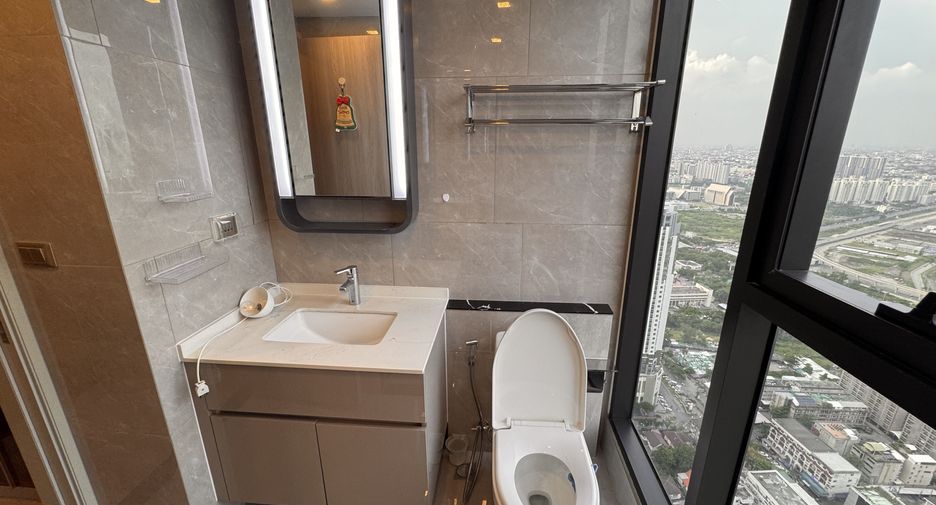 Wohnung zur Miete mit 2 Zimmer in Huai Khwang, Bangkok