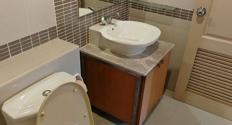 Продажа и аренда 1 кровать кондо в Хуаи Кхщанг, Бангкок