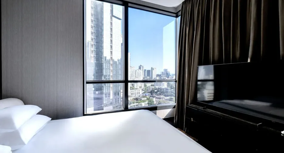 For rent 2 bedrooms condo in Khlong Toei, Bangkok