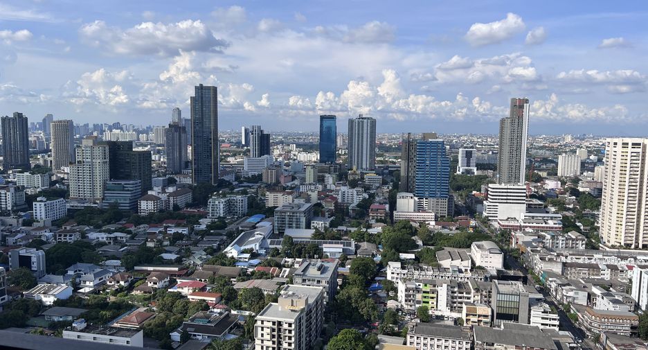 For rent 2 bedrooms condo in Watthana, Bangkok