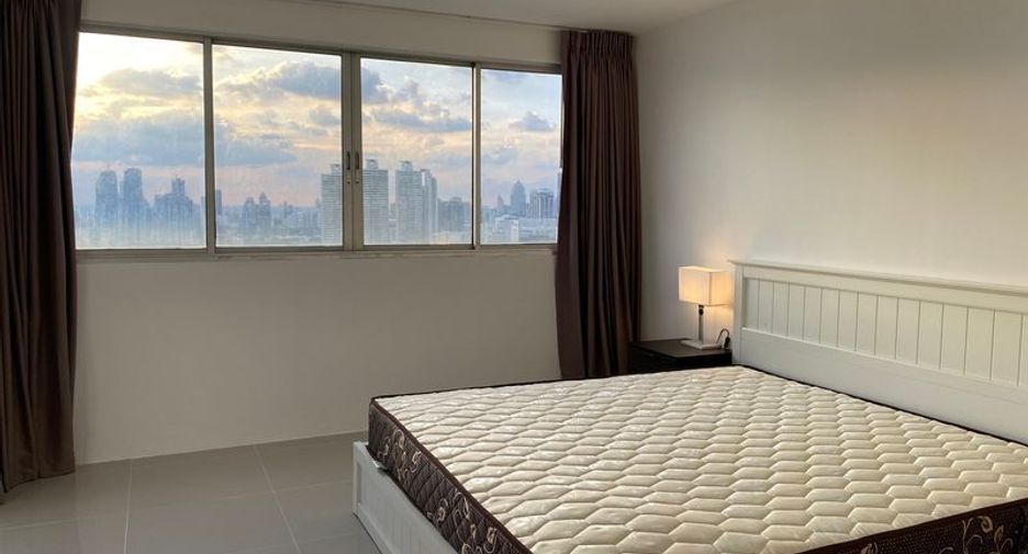 For rent 2 bedrooms condo in Khlong Toei, Bangkok