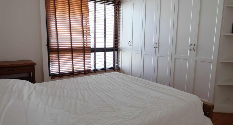 For rent 3 bedrooms condo in Watthana, Bangkok