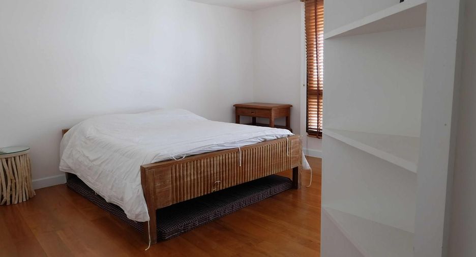For rent 3 bedrooms condo in Watthana, Bangkok