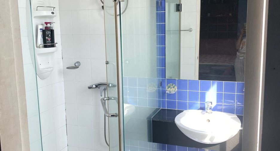 For sale 4 bedrooms townhouse in Yan Nawa, Bangkok