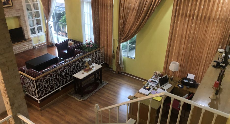 For sale 4 bedrooms townhouse in Yan Nawa, Bangkok