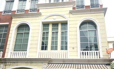 For sale 4 bedrooms townhouse in Yan Nawa, Bangkok