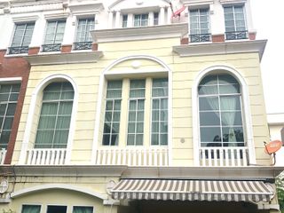 For sale 4 bedrooms townhouse in Yan Nawa, Bangkok