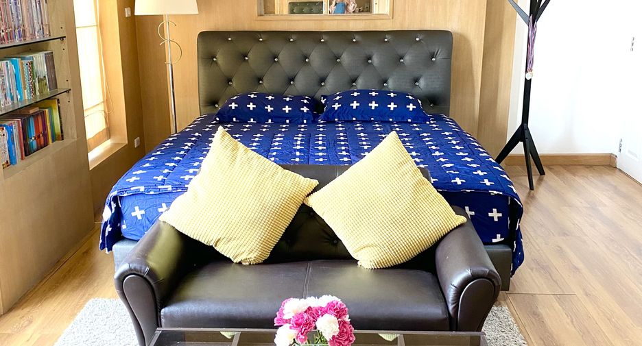 For sale 4 bedrooms townhouse in Yan Nawa, Bangkok