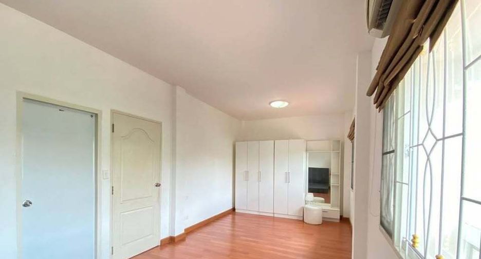 For rent 3 bedrooms house in Lat Krabang, Bangkok