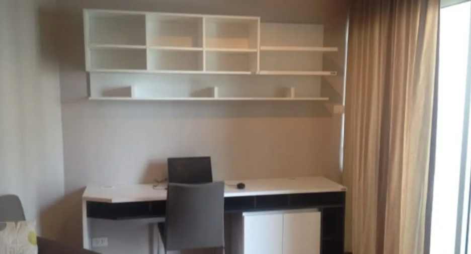 Condo en alquiler de 2 habitaciones en Huai Khwang, Bangkok