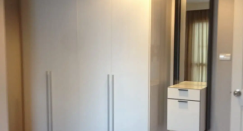 Condo en alquiler de 2 habitaciones en Huai Khwang, Bangkok