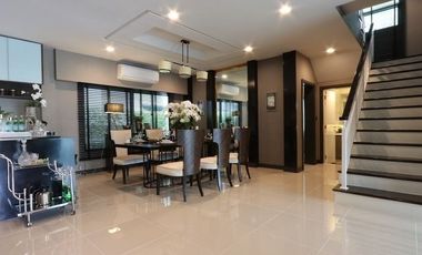For sale 4 bedrooms house in Bang Kapi, Bangkok