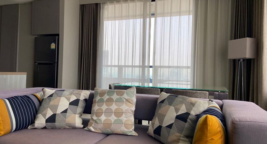 For rent 2 bedrooms condo in Bang Rak, Bangkok
