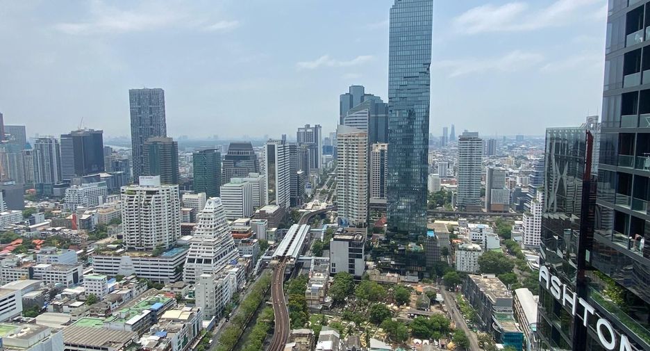For rent 2 bedrooms condo in Bang Rak, Bangkok