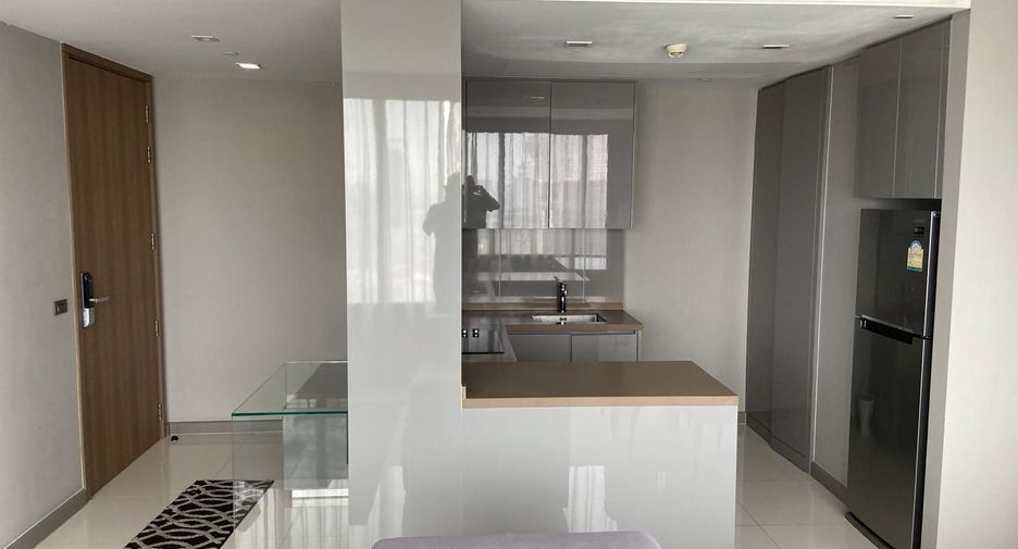 For rent 2 bedrooms condo in Bang Rak, Bangkok